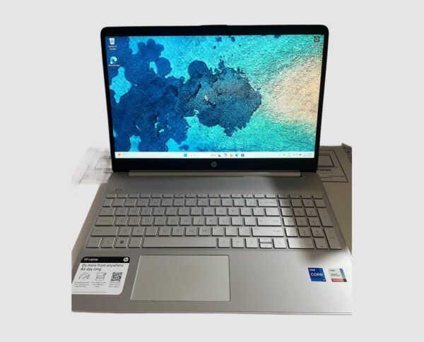 HP 15-dy5073dx i7 HP 15-dy5073dx i7 in Silver, three-quarter side view