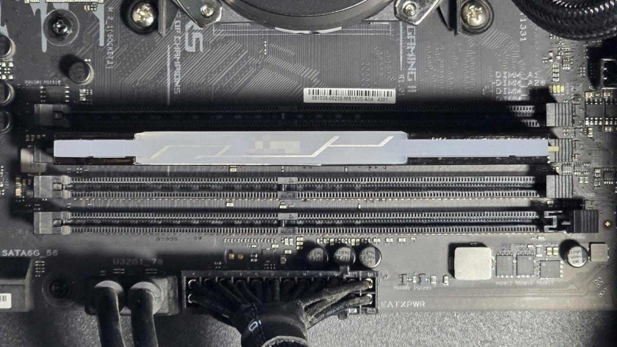 Four DIMM slots on a motherboard with a single memory module installed